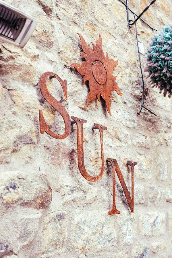 The Sun Hotel & Bar Ланкастер Экстерьер фото